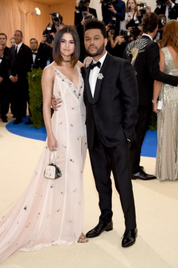Selena Gomez Thinks The Weeknd Is Cheating On Her, Source Claims