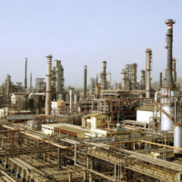 Union Oil Minister takes up Paradip refinery tax issue with Naveen Patnaik