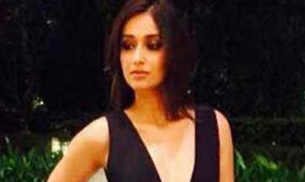 Ileana D'cruz lashes out at male fan who misbehaved with her