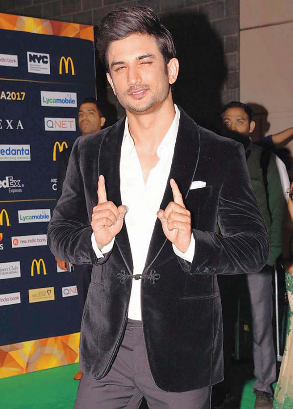 High-spirited Sushant Singh Rajput dances on the table at a party!