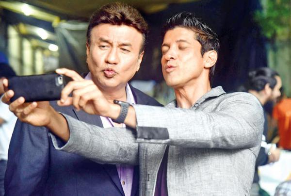Farhan Akhtar and Anu Malik up their pout game for a selfie!