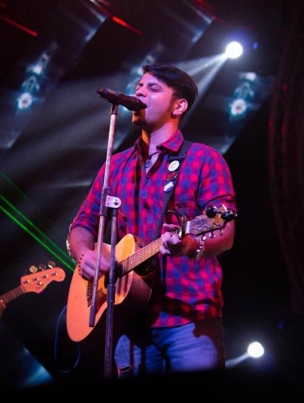 From Performing On Mumbai Streets To Launching An Album On Stage, This Is Pratyul Joshi&apos;s Story
