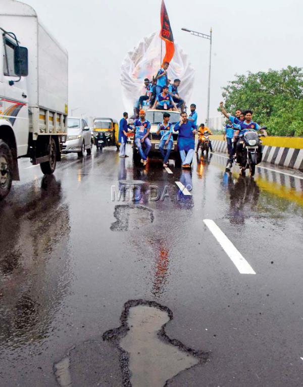 Mumbai: Traffic police brace for idol traffic during Ganesh Chaturthi