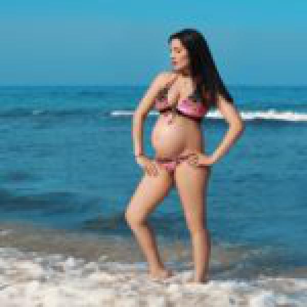 PHOTOS: A Glowing Celina Jaitley Flaunts Her Baby Bump On A Holiday!
