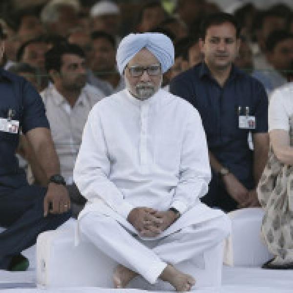 Manmohan to lead Cong panel to Kashmir next month