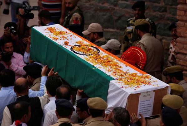 Moved By The Tears Of Martyred Cop&apos;s Daughter, Kashmir Police Writes A Heartfelt Letter To Her