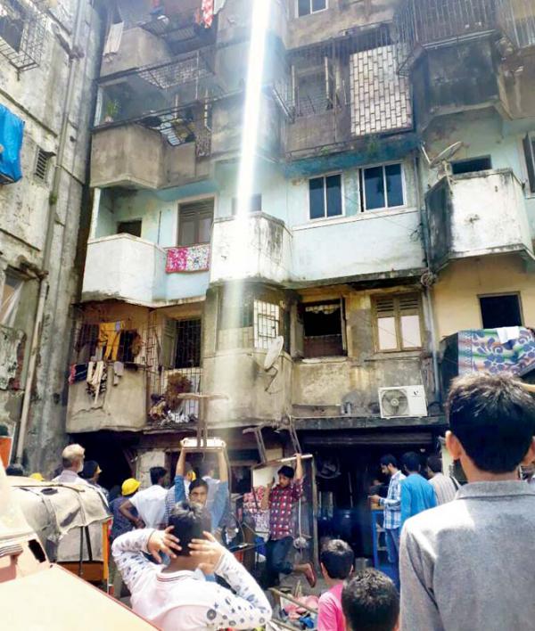 Mumbai: Residents evacuated on time after building tilts in Mumbra