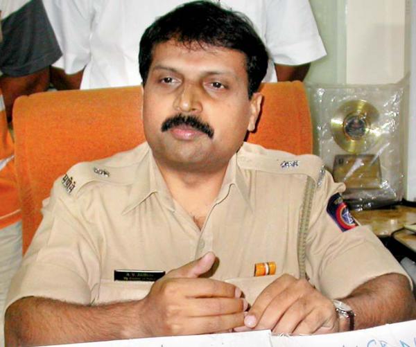 Bookie Anil Jaisinghani kidnap accused DCP Amar Jadhav opts for VRS