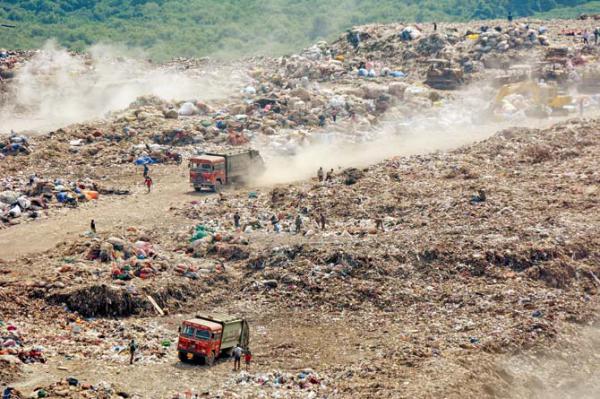  Mumbai: Mulund and Deonar dumping grounds will not shut, just yet 