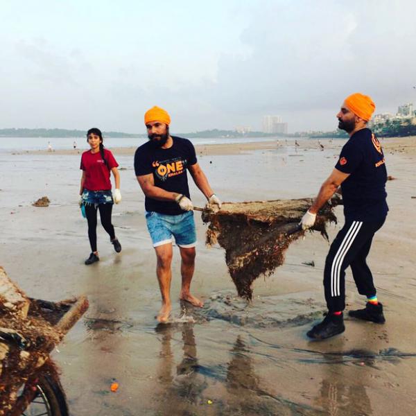  When Randeep Hooda took up the task of cleaning up Versova beach in Mumbai 