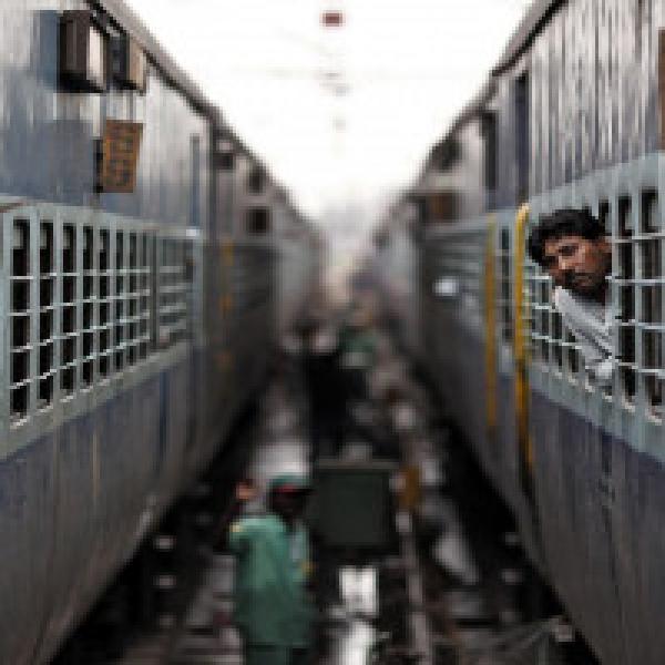 7 coaches of Shaktikunj Express derails in Uttar Pradesh