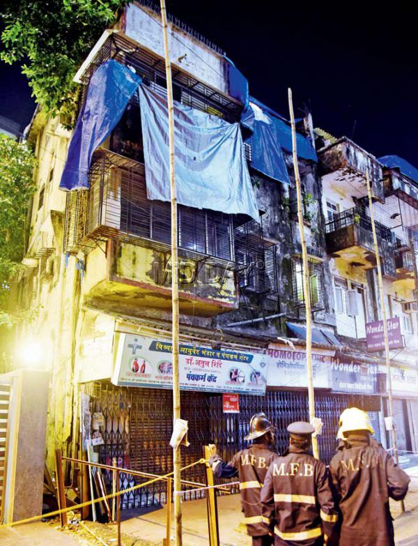 Mumbai: Building tilts in Ghatkopar, residents refuse to vacate it