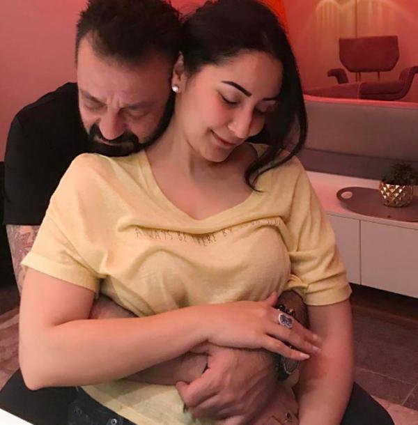 Aww! This photo of Sanjay Dutt and Maanayata Dutt is giving marriage goals