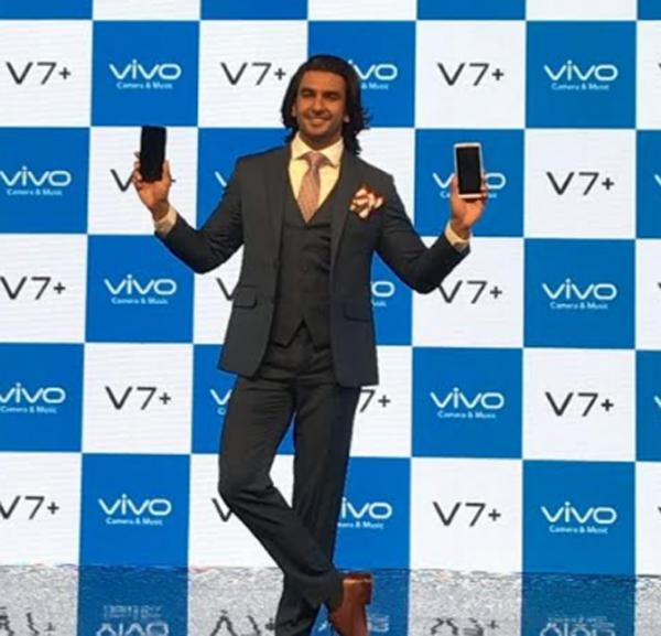 You'll be shocked to know the number of selfies Ranveer Singh takes in a day!