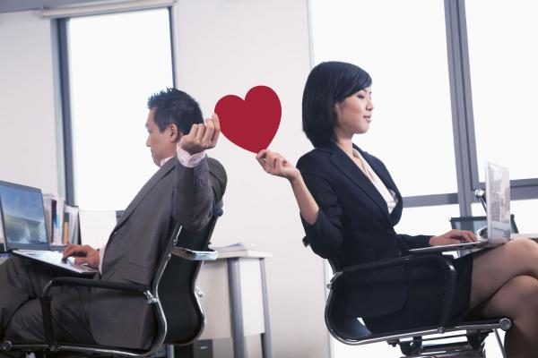Office Romance Keeping Your Hopes Alive? Here Are 8 Simple Rules For Dating A Co-Worker