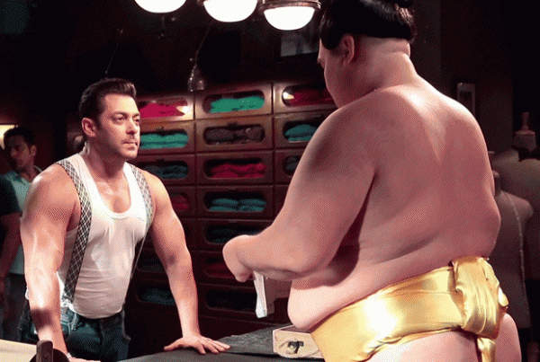  OMG! Salman Khan takes on a Sumo wrestler 