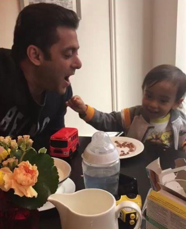  CUTE! Salman Khan doing this mischief with Ahil is the most adorable thing you will see on the internet today 