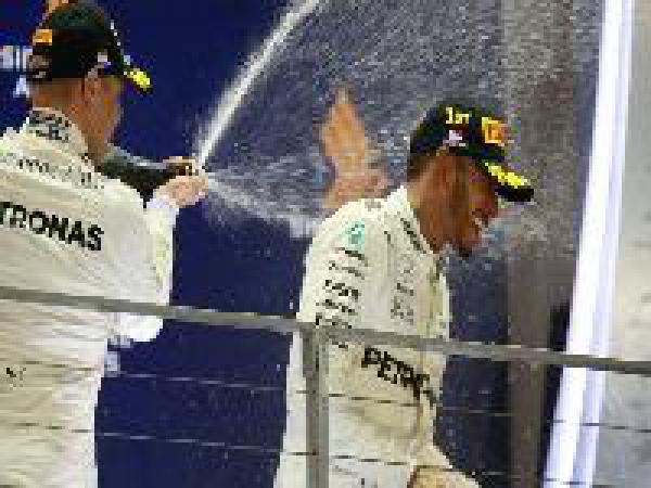F1 2017: Lewis Hamilton takes victory at chaotic Singapore GP