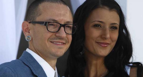 Chester Bennington&apos;s Wife Shares A Moving Video Of Him Laughing With Family Hours Before Death