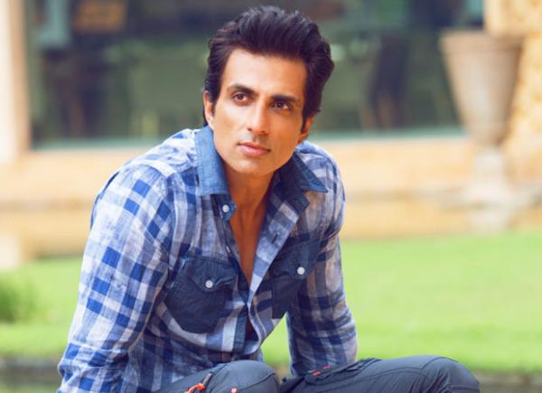  Sonu Sood takes ahead his drive for skin donation, finds support in Huma Qureshi and R Madhavan 