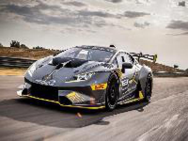 Lamborghini Huracan Super Trofeo Evo raceacar revealed