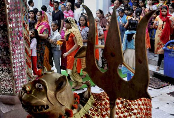 Thousands throng temples in UP on first day of Navratri