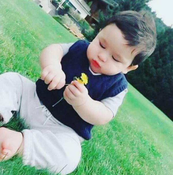 Taimur Ali Khan holding a yellow flower is the cutest sight ever