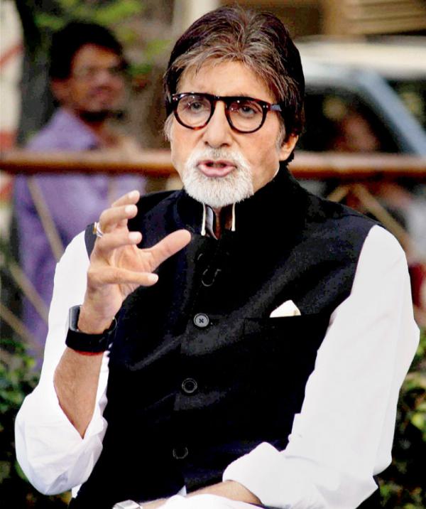 Amitabh Bachchan calls cleaners 'Swacch Bharat Ambassadors'