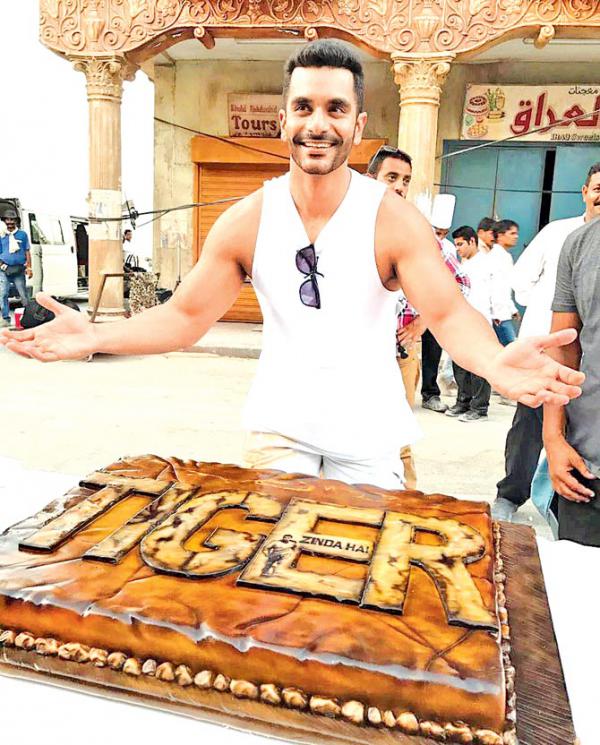 Angad Bedi binges on big cake at Tiger Zinda Hai wrap-up session