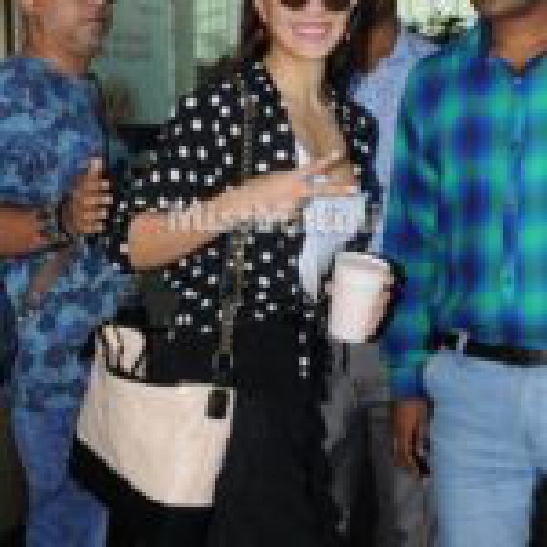 Jacqueline Fernandez Goes Retro With Her Latest Airport Style