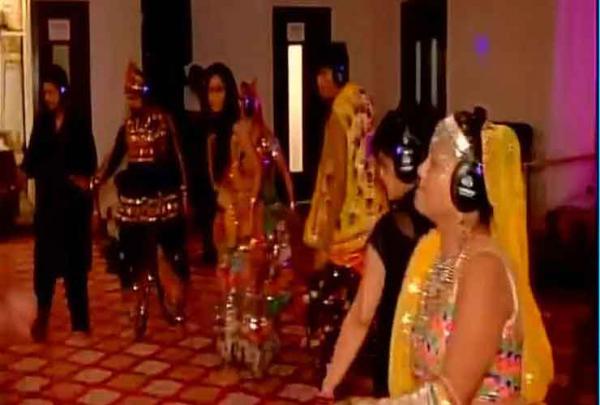 Mumbai Is Now Grooving To A &apos;Silent Garba Party&apos; With Headphones To Cancel Out Noise Pollution