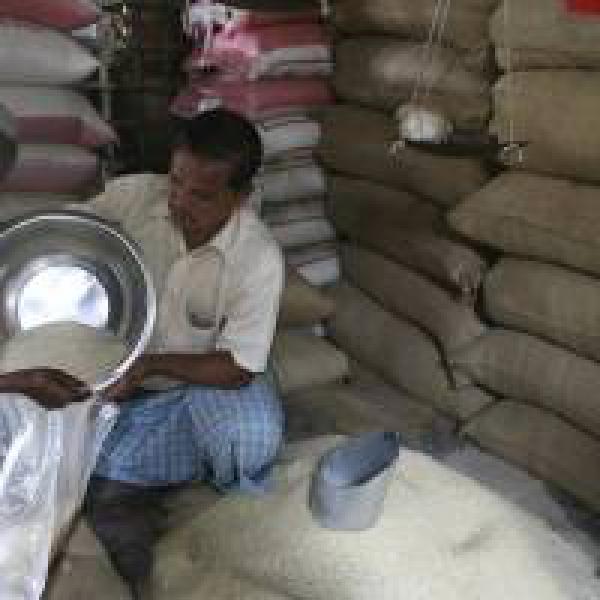 Rice prices slip in India, Thailand; big exporters woo Bangladesh