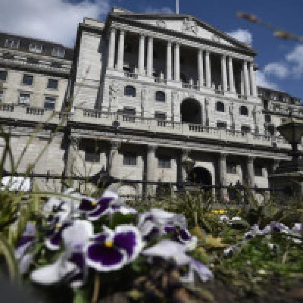 UK on track for rate hike in #39;relatively near term#39;: BoE#39;s Carney