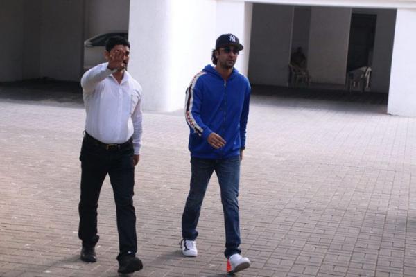 Here&apos;s A Shocking Fact About Ranbir Kapoor&apos;s Expensive Blue Hoodie
