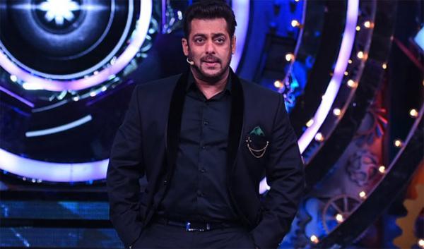 'Bigg Boss 11': Salman Khan introduces the contestants and their padosis