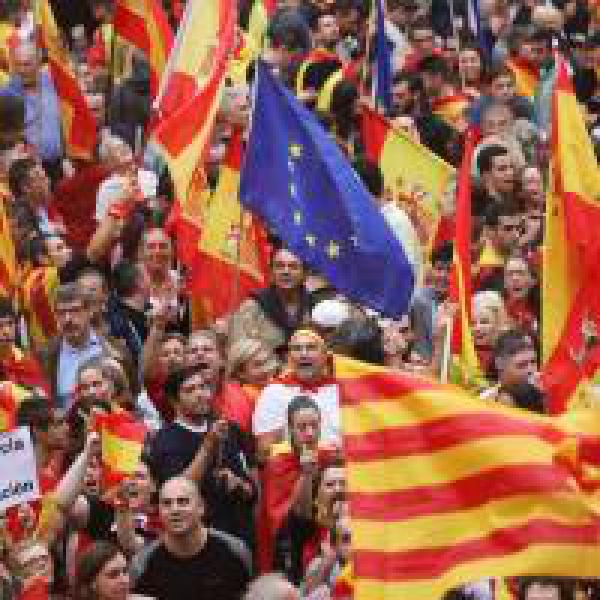 Clashes as riot police crack down on banned Catalan vote