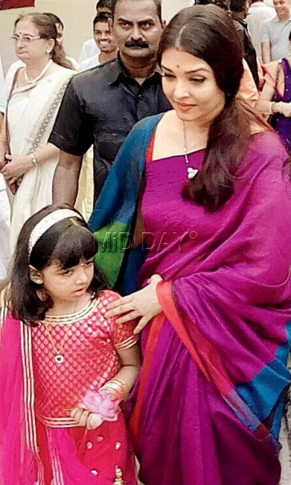 Aishwarya Rai Bachchan and daughter Aaradhya celebrate Durga Puja