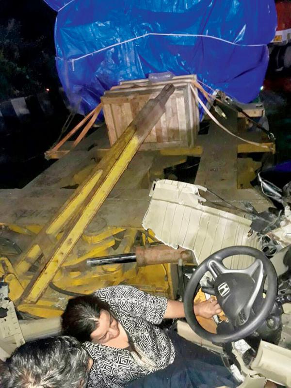 Mumbai-Pune expressway accident: Family rescued after trailer falls on them