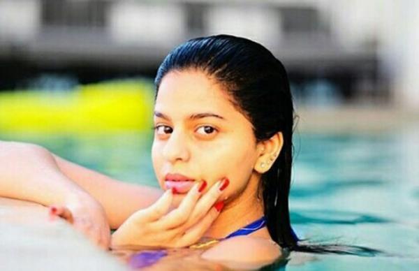 Shah Rukh Khan's daughter Suhana's pool picture goes viral