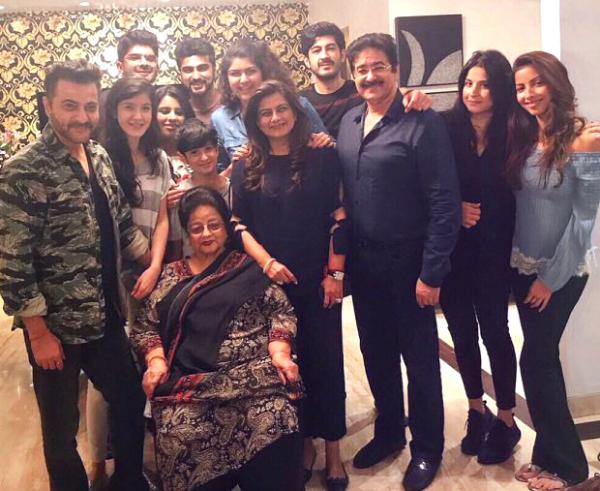  Check out: Arjun Kapoor spends quality time with his extended family 