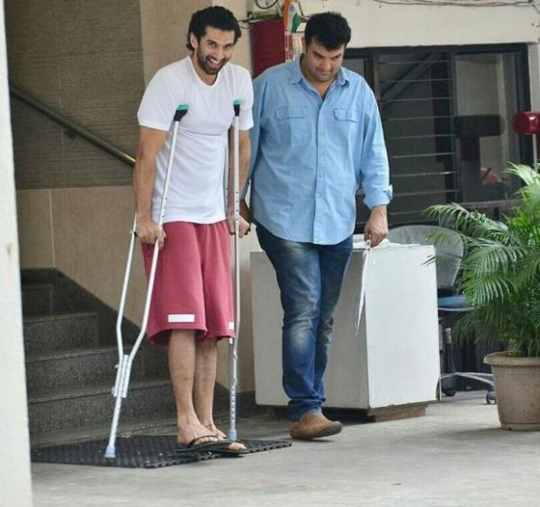  OMG! Aditya Roy Kapur goes out of action due to leg injury 