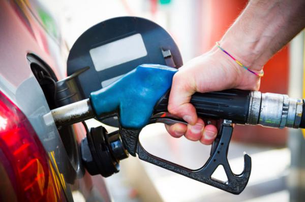 Petrol price down Rs 2.5 a litre, diesel by Rs 2.25