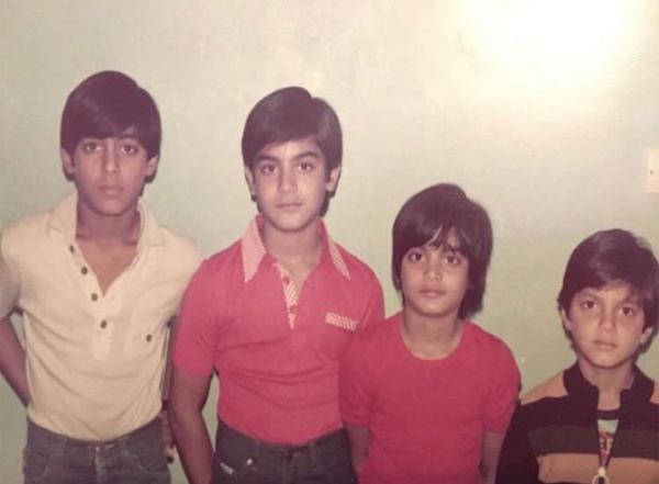 Salman Khan looks unrecognisable in this photo with Arbaaz, Sohail and Alvira