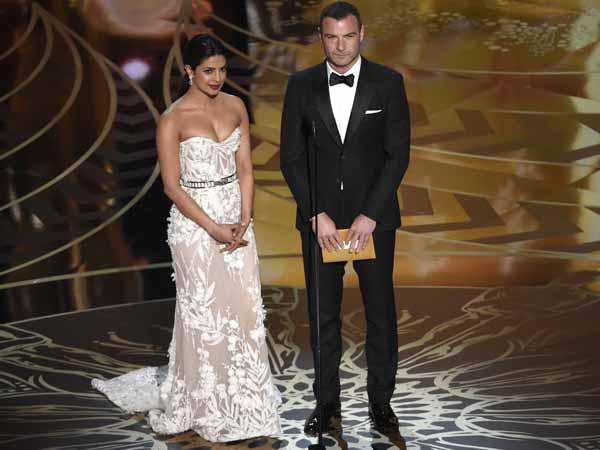 Priyanka Chopras funniest Oscar moment 