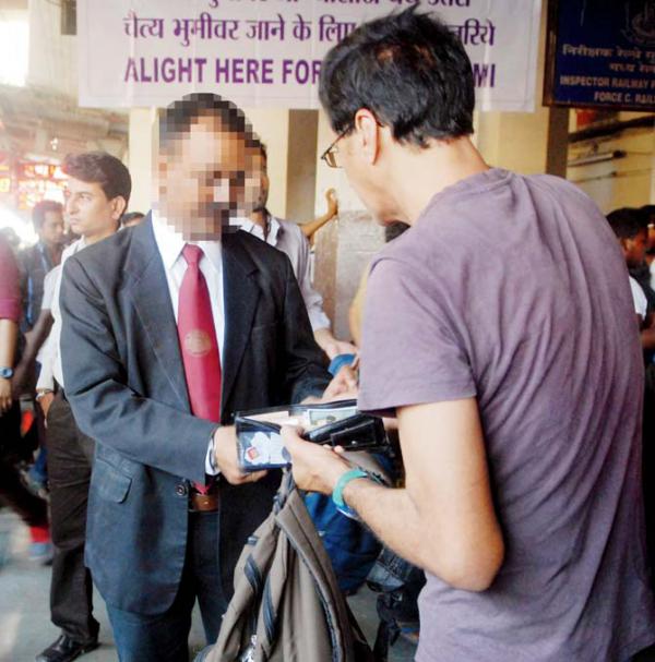 Mumbai: Railway TCs allege they are given 'unrealistic' targets