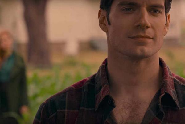 The New &apos;Justice League&apos; Trailer Teases A Glimpse Of Clark Kent In A World Without Superman