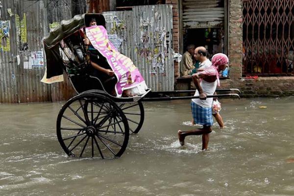 Howrah-Kolkata ferry services halted due to heavy rains, strong crosswinds