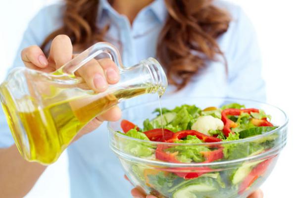 Study says oil in your salad may boost its benefits