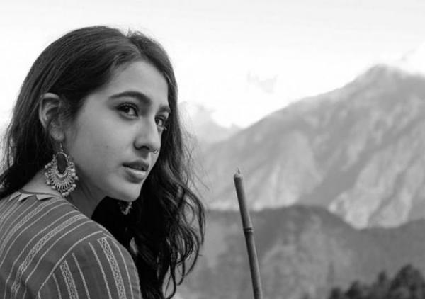  Check out: Sara Ali Khan looks beautiful in this candid photo from Kedarnath 