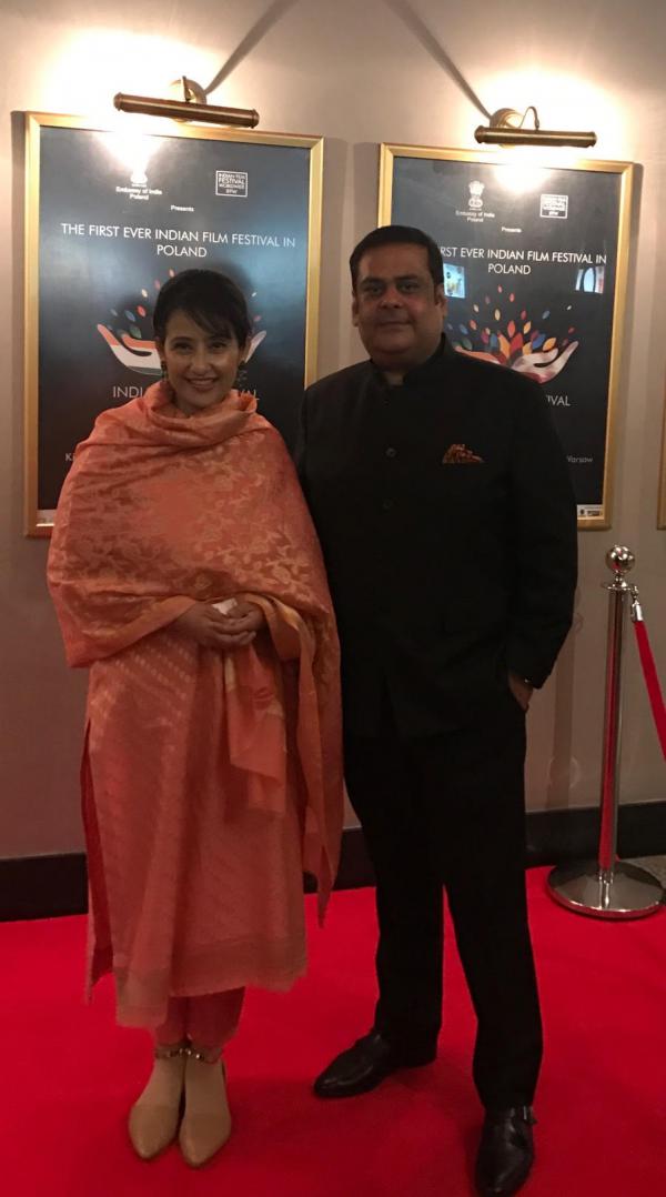  WOW! Manisha Koirala and producer Rahul Mittra awarded at the first Polish Indian Film Festival 